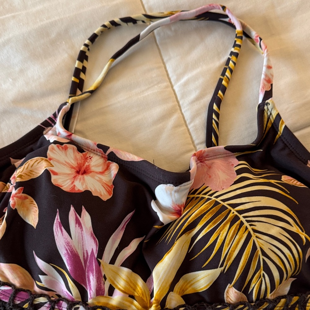Xhilaration Floral Bikini Top with Crochet Detail Size D/DD - Picture 6 of 6